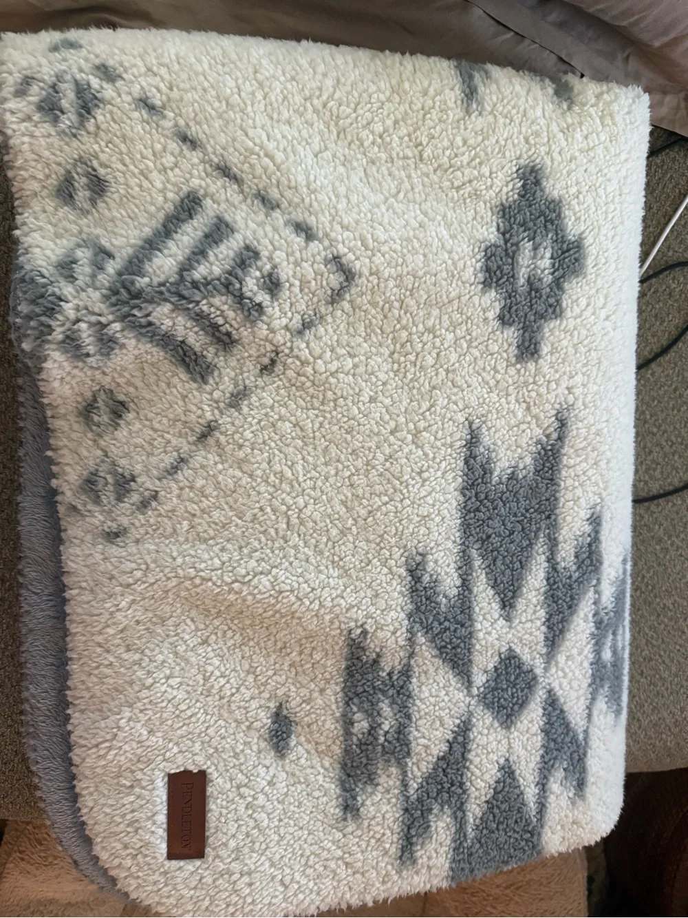 Pendleton Aztec Southwest Sherpa Fleece Throw Blanket Gray & Cream 50x70